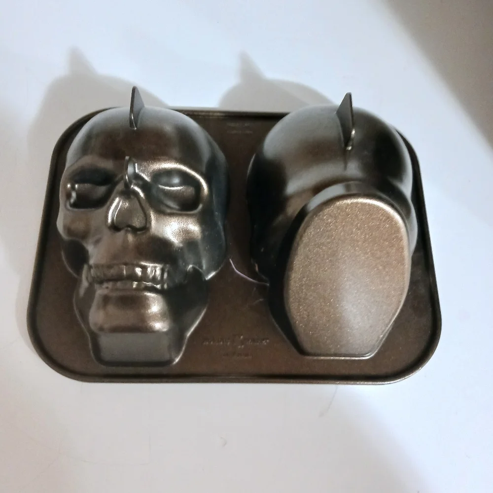 NORDIC WARE Skull Cake Pan 3D Cast Aluminum Mold Gothic Skeleton